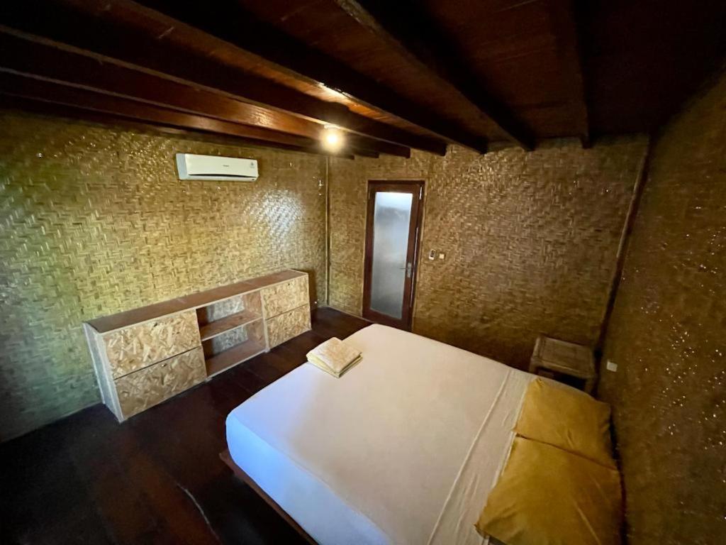 The Golden Ave Bungalow Gili Trawangan Room photo